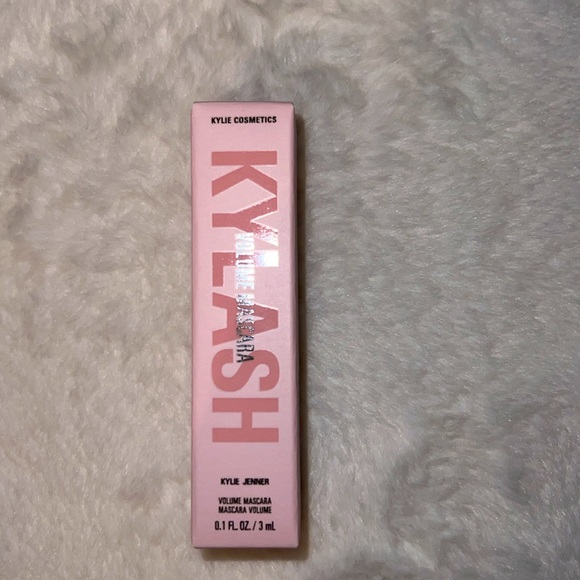 Kylie Jenner Lip Kit - Picture 5 of 7